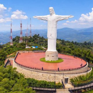 Cristo Rey vuelve a abrir sus puertas tras el terremoto